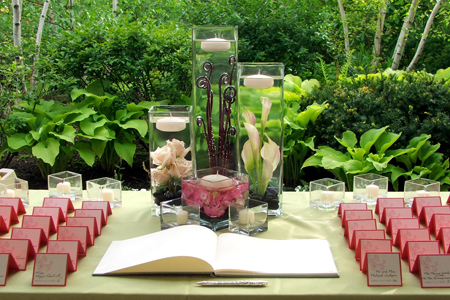 grapevine escort card table with submerged flowers