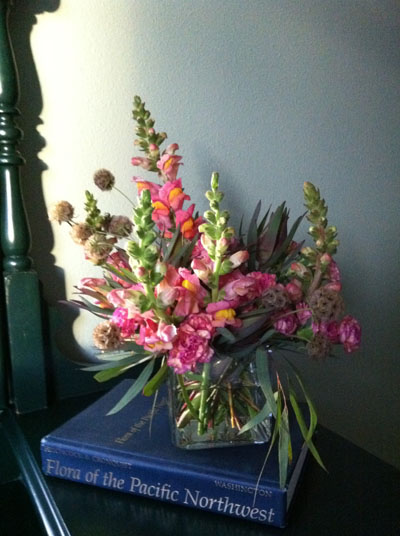 Anastasia Ehlers snapdragons centerpiece